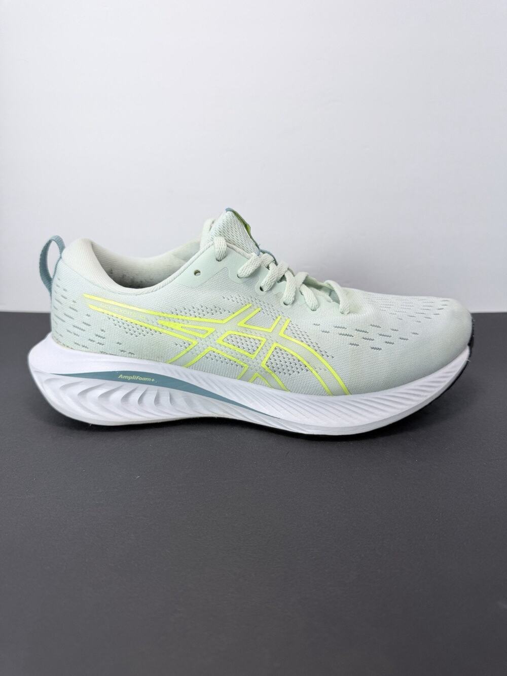 Asics Gel Excite 10 Women’s Size 7.5 WIDE Green Sneakers Running Shoes